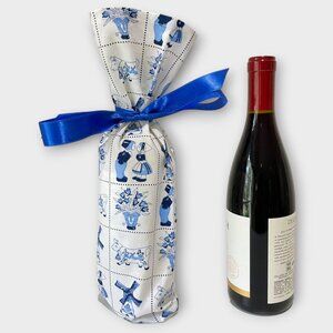 Dutch Heritage Bottle gift bag made from delftblue fabric